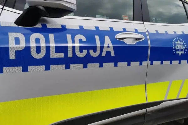 Uroczystości w Parku Zdrojowym: odznaczenia, awanse i ślubowanie policjantów