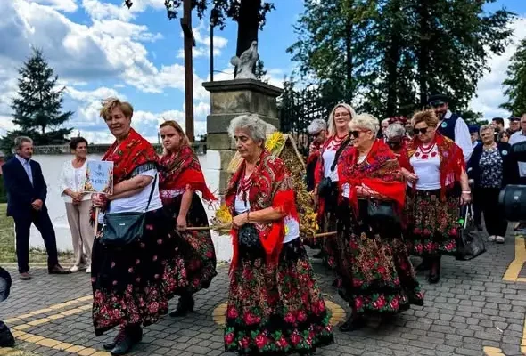 Dożynki powiatowe w Mircu: KGW Marcinków zachwyciło występem i wieńcem