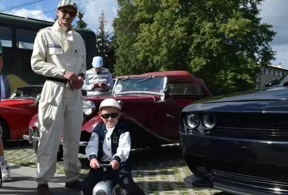 Legenda STARa w Mircu: zlot zabytkowych pojazdów przyciągnął tłumy
