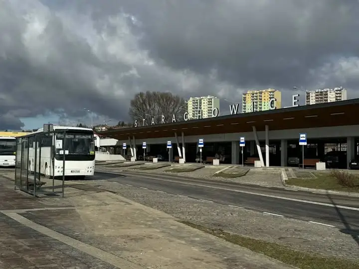 Starachowice Zachodnie: dwupoziomowy parking z poczekalnią i zapleczem dla kierowców