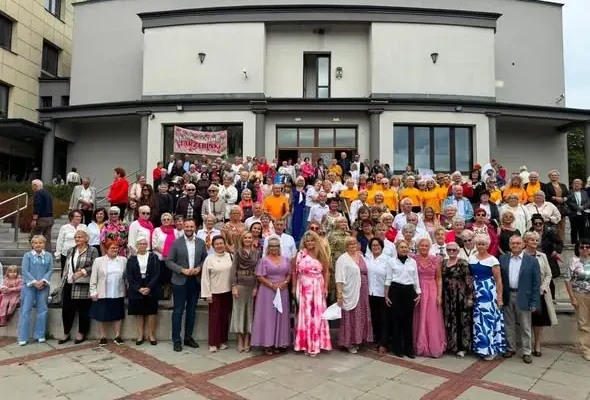 XII Starachowicki Dzień Seniora – sala pełna uśmiechów i dobrej energii