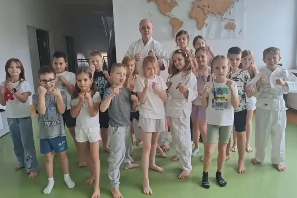Trening karate kyokushin w Skarżysku-Kamiennej – Szkoła Podstawowa nr 7 zaprasza dzieci