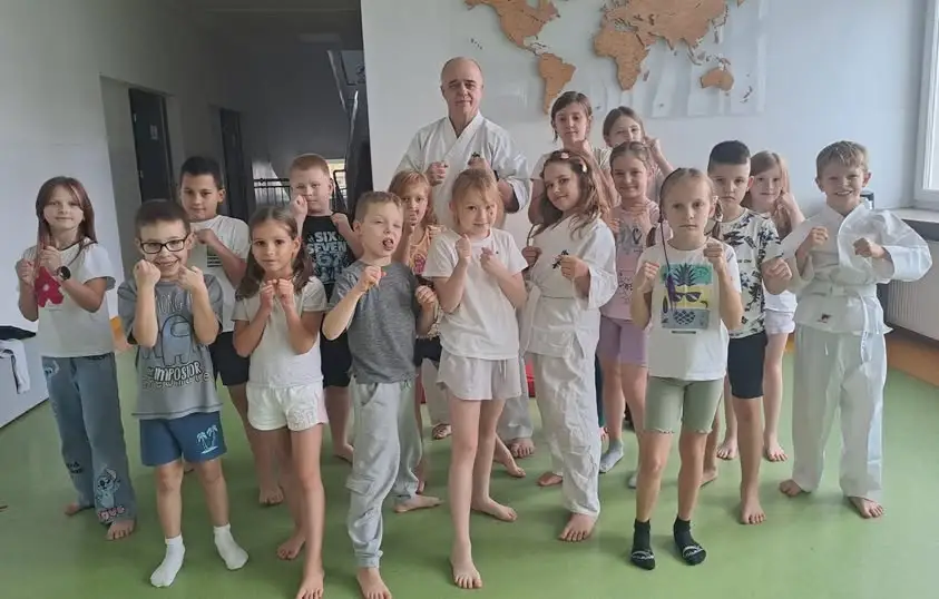 Trening karate kyokushin w Skarżysku-Kamiennej – Szkoła Podstawowa nr 7 zaprasza dzieci