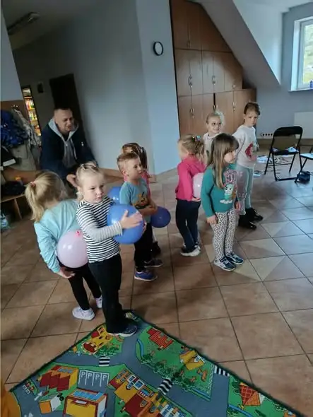 Kreatywny tydzień w gminie Brody – pizza, kwiaty z papilotek i pociąg z kartonu